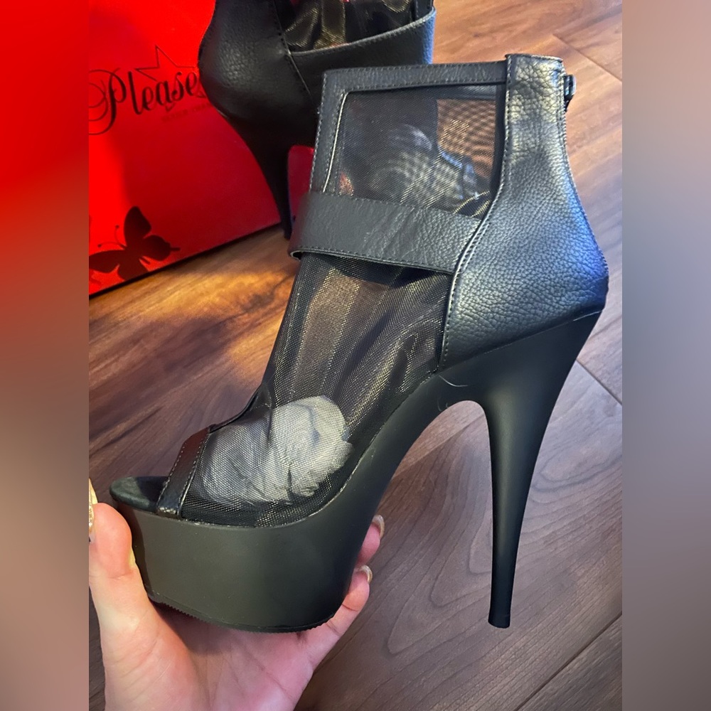 Pleaser Faux Leather Pinup Platforms! - Picture 2 of 6